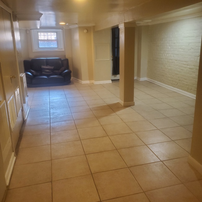 633 8th St NE in Washington, DC - Building Photo - Building Photo