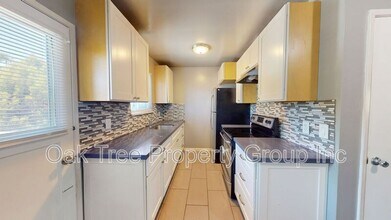 2429-2429 Humboldt Ave in Oakland, CA - Building Photo - Building Photo