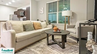 16346 Lydia Hill Dr in Chesterfield, MO - Building Photo