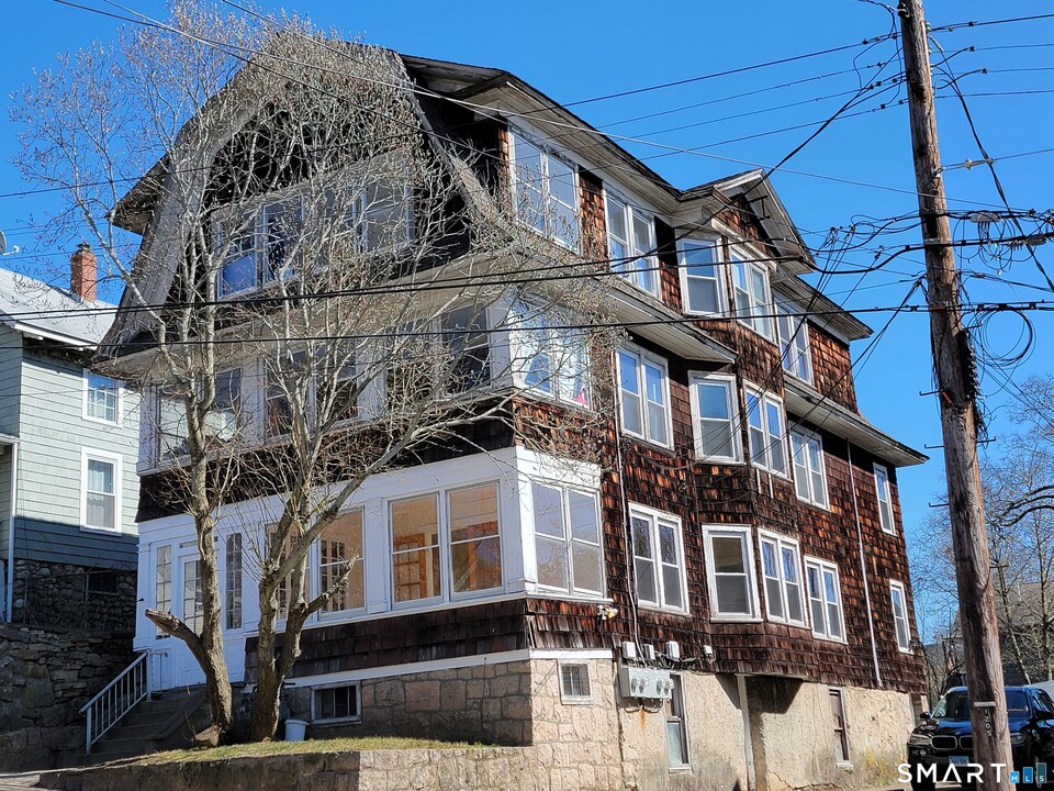 15 Bragaw St in New London, CT - Building Photo