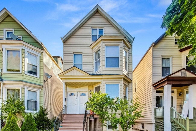 property at 2707 N Ridgeway Ave