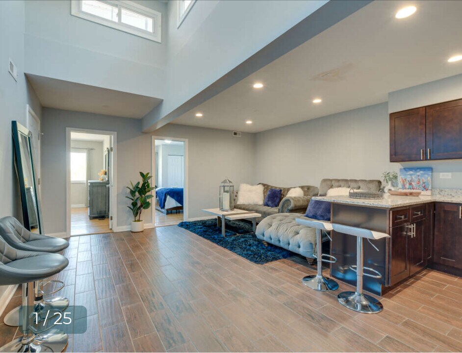 8136 S Kedzie Ave, Unit 2 in Chicago, IL - Building Photo
