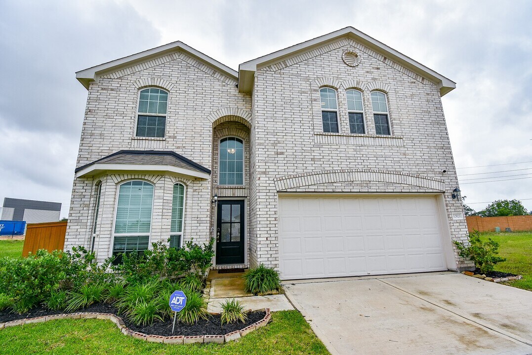 32903 Silver Mdw Wy in Pattison, TX - Building Photo