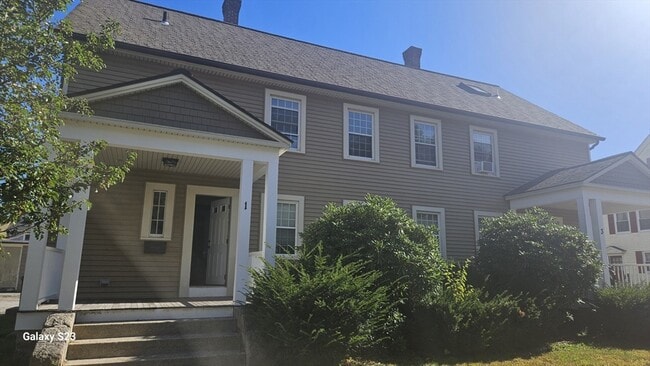 1 Woodland St in Northbridge, MA - Building Photo - Building Photo