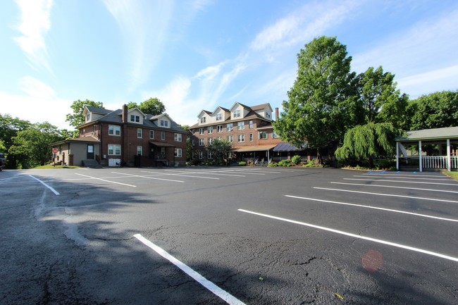 Applewood Apartments in Highland, NY - Foto de edificio - Building Photo