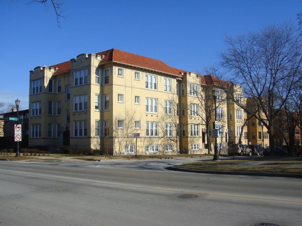 127-129 Ridge Ave in Evanston, IL - Building Photo