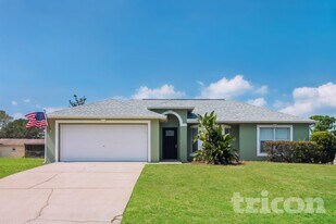 4201 Castle Ave in Spring Hill, FL - Building Photo