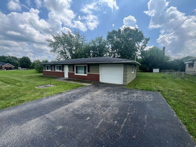 440 W Wenger Rd in Englewood, OH - Building Photo - Building Photo