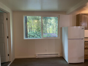 17342 Park Ave, Unit 17342 Park Ave. Studio in Guerneville, CA - Building Photo - Building Photo