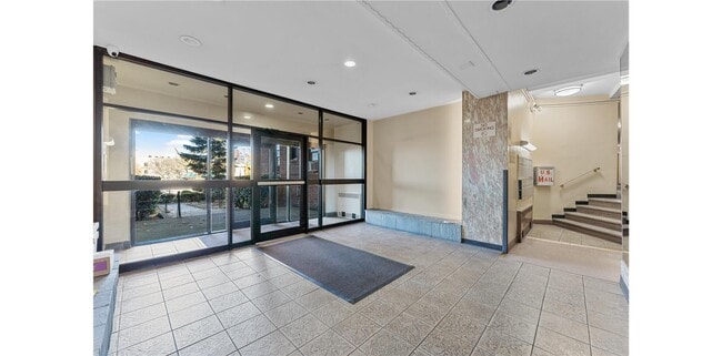 30 Lenox Rd, Unit 1 in Rockville Centre, NY - Building Photo - Building Photo