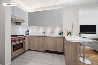 77 Horatio St in New York, NY - Building Photo - Building Photo