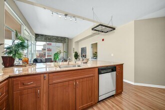 5855 Horton St in Emeryville, CA - Building Photo - Building Photo