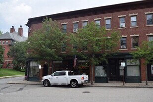 287 Elliot St, Unit 8 in Newton, MA - Building Photo