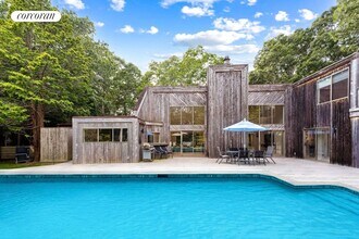 26 Woodland Way in Quogue, NY - Foto de edificio - Building Photo