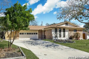 1015 Cerro Alto Dr in San Antonio, TX - Building Photo
