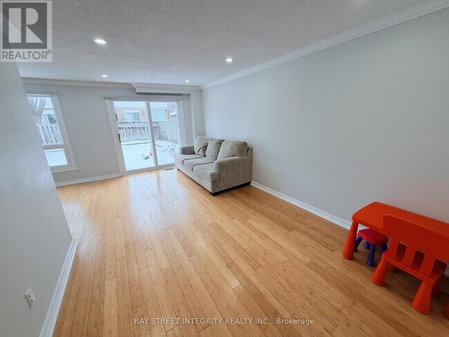 35 Raleigh Crescent in Markham, ON - Building Photo - Building Photo