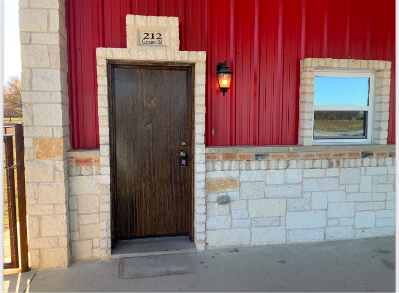 212 Gamino Rd in Palmer, TX - Building Photo