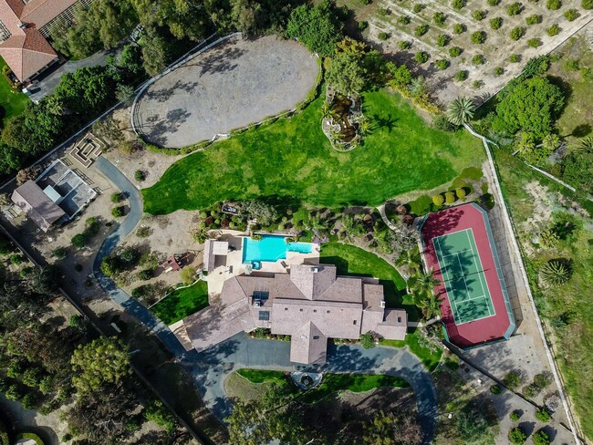 6658 La Valle Plateada in Rancho Santa Fe, CA - Foto de edificio - Building Photo