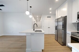 3000 Duval St in Austin, TX - Building Photo - Building Photo