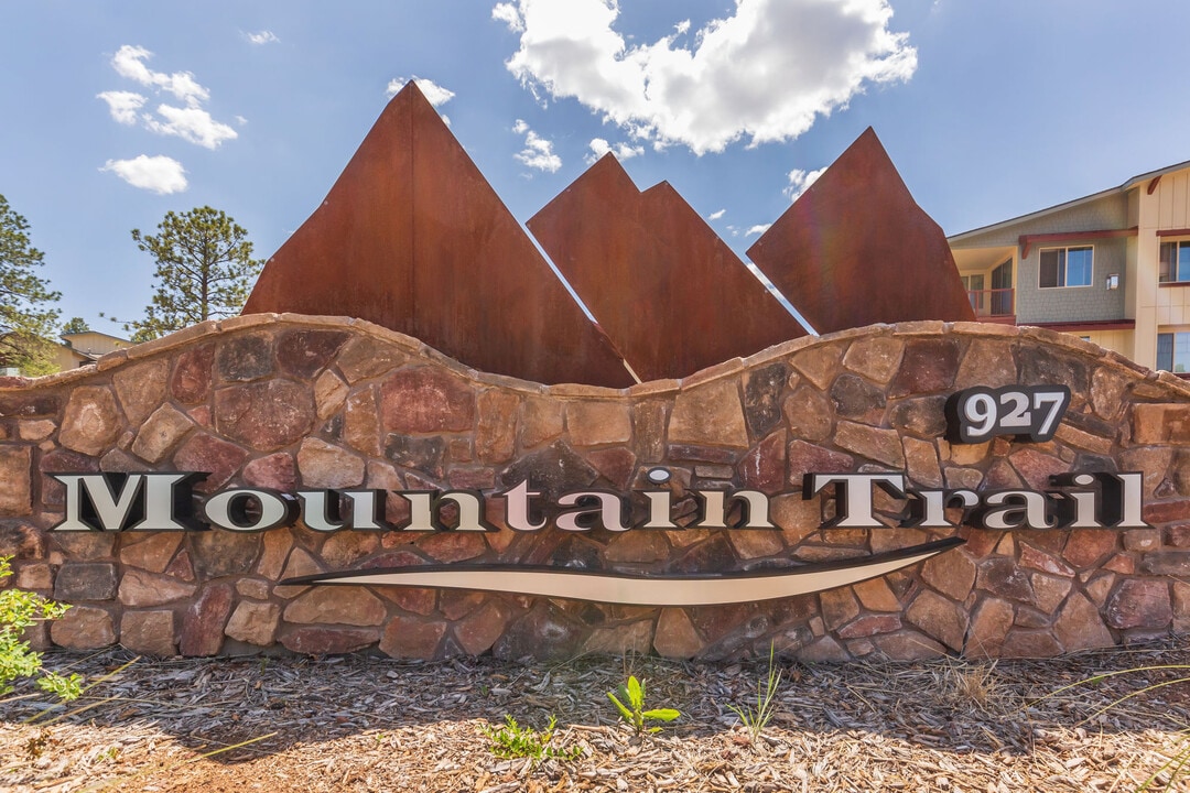 Mountain Trail in Flagstaff, AZ - Foto de edificio
