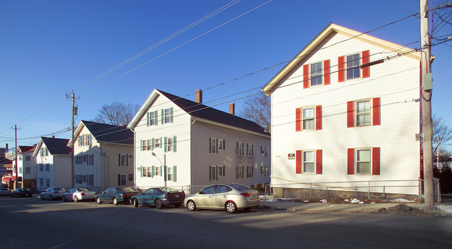 212-242 Robeson St in Fall River, MA - Foto de edificio - Building Photo