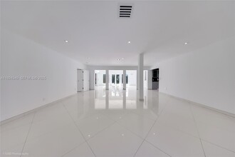 850 N Venetian Dr in Miami Beach, FL - Building Photo - Building Photo
