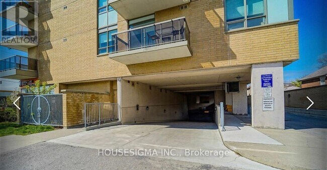 3520-3520 Danforth Ave in Toronto, ON - Building Photo - Building Photo