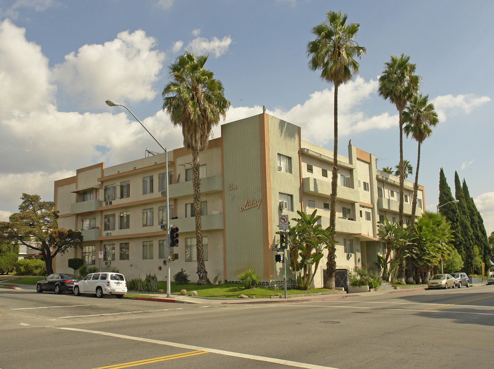 Fountain Holiday Apartments in Los Angeles, CA - Building Photo