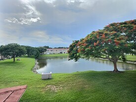 889 Twin Lakes Dr in Coral Springs, FL - Building Photo