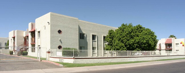 Autumn Park Condominium in Phoenix, AZ - Foto de edificio - Building Photo