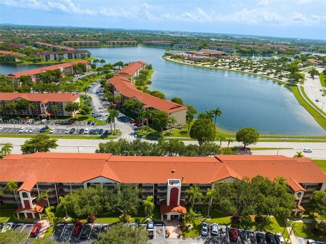 1000 SW 128th Terrace in Pembroke Pines, FL - Building Photo - Building Photo