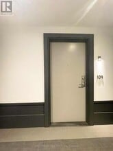 10 Concord Pl in Grimsby, ON - Building Photo - Building Photo