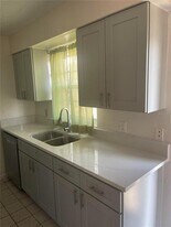 6410 Moss Way in Tampa, FL - Building Photo