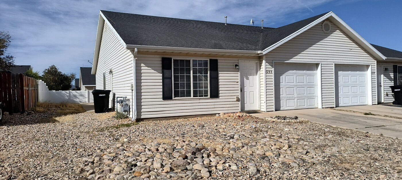 1255 N 575 W in Cedar City, UT - Building Photo