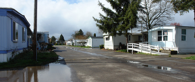 Heatherdale Mobile Home Village in Albany, OR - Building Photo - Building Photo