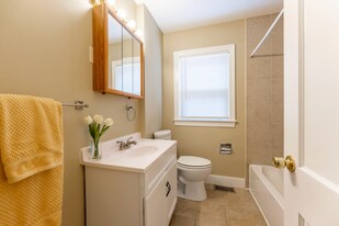 2315 Auburn St in Rockford, IL - Building Photo