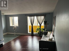 101 Queen St S in Hamilton, ON - Building Photo - Building Photo