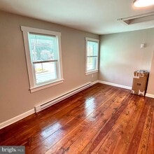 400 E Liberty St, Unit B in Charles Town, WV - Building Photo - Building Photo