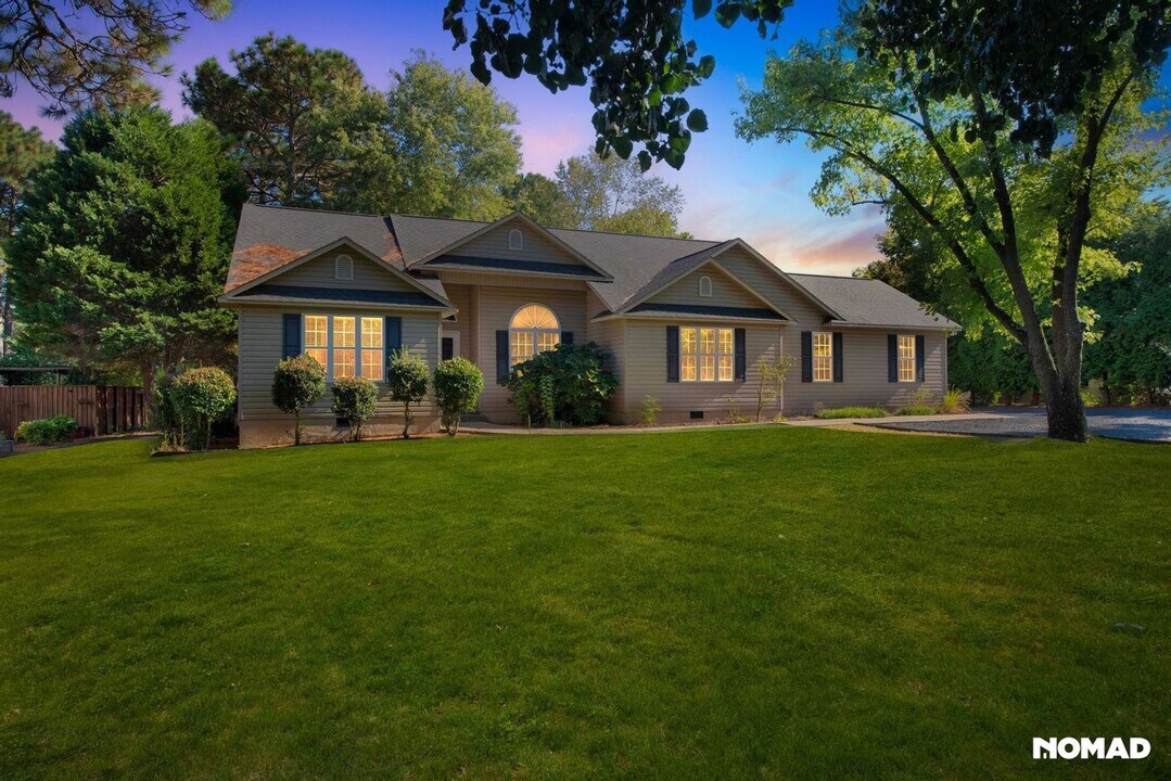 124 Pinesage Dr in West End, NC - Building Photo