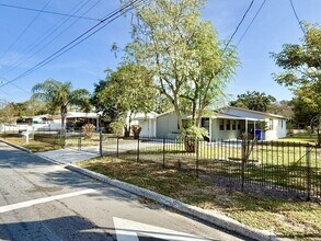 1221 Jewel Ave in Lakeland, FL - Building Photo - Building Photo