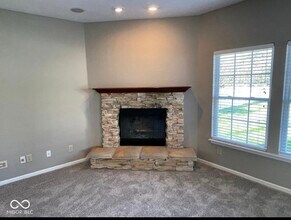 12550 E 131st St in Fishers, IN - Foto de edificio - Building Photo