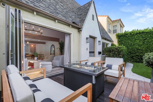 1155 S Rimpau Blvd in Los Angeles, CA - Building Photo - Building Photo