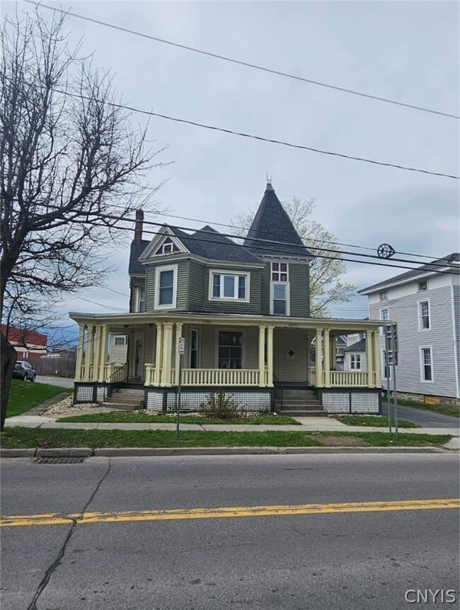 123 N School St
