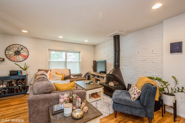 2103 N Larrabee St in Chicago, IL - Building Photo - Building Photo