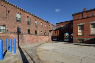 100 Dexter St in Pawtucket, RI - Building Photo - Building Photo