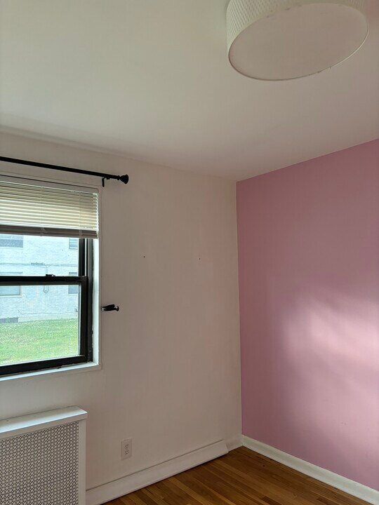 13751 68th Dr, Unit A in Flushing, NY - Building Photo