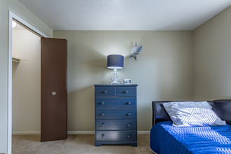 Columbus Park Apartments in Bedford Heights, OH - Building Photo - Interior Photo