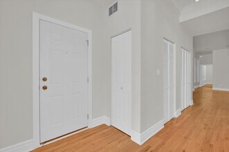 4856 S Prairie Ave, Unit 2 in Chicago, IL - Building Photo - Building Photo