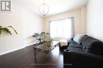 6 Truscott Ave in Georgina, ON - Building Photo - Building Photo