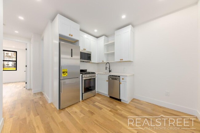 10 Marconi Pl in Brooklyn, NY - Building Photo - Building Photo